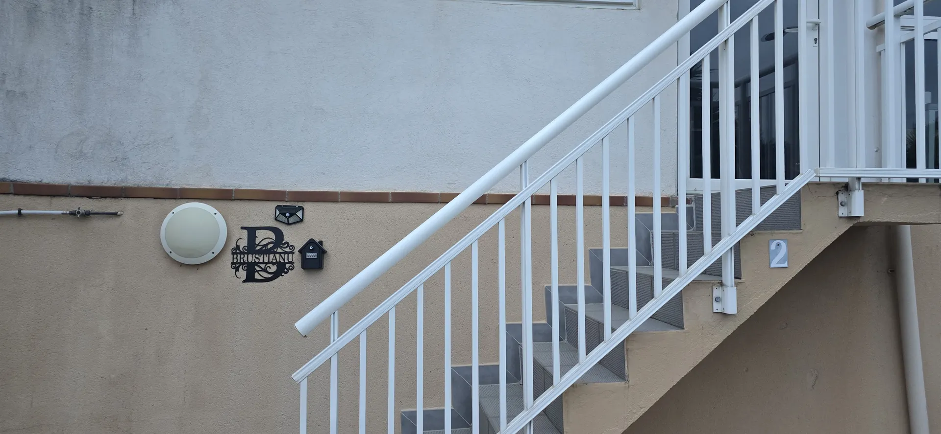 Brustianu – entrée, Villa Iché-Poggi au Ruppione