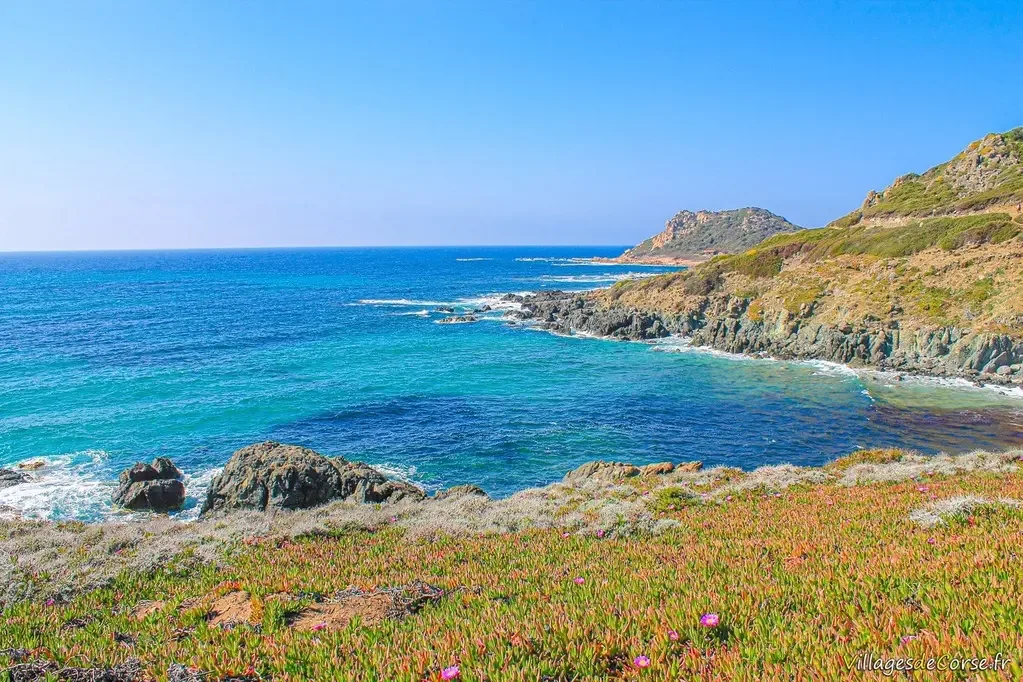 Sentier des douaniers entre les Sanguinaires et Capo di Feno