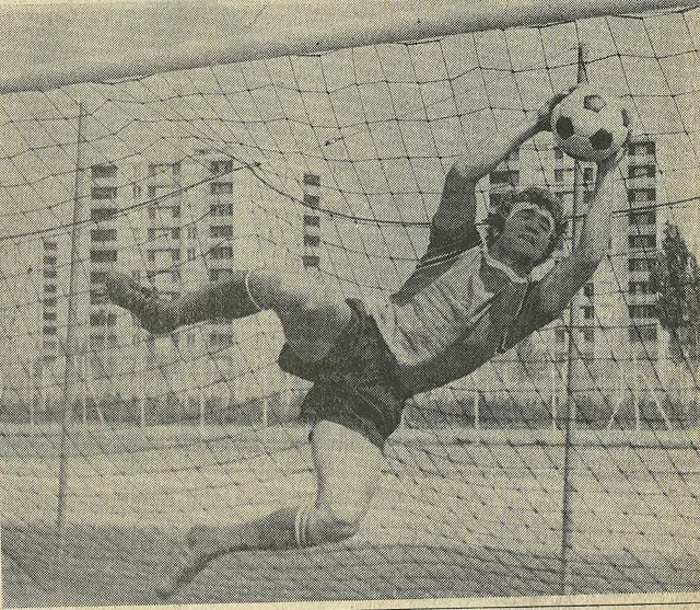 Bernard Iché en action dans les buts, souvenir sportif lié à Ajaccio et à la Villa Iché-Poggi