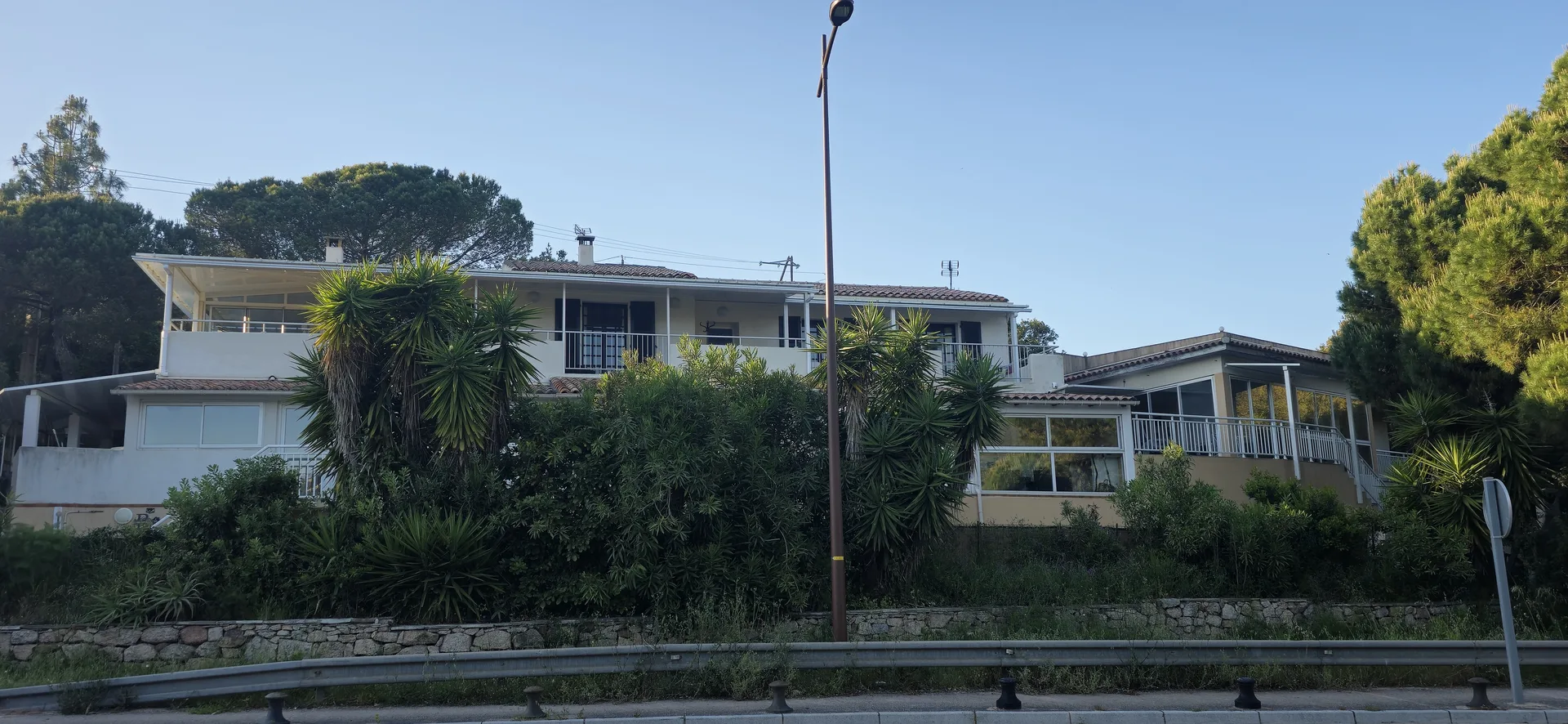 Lumière du soir autour de la Villa Iché-Poggi